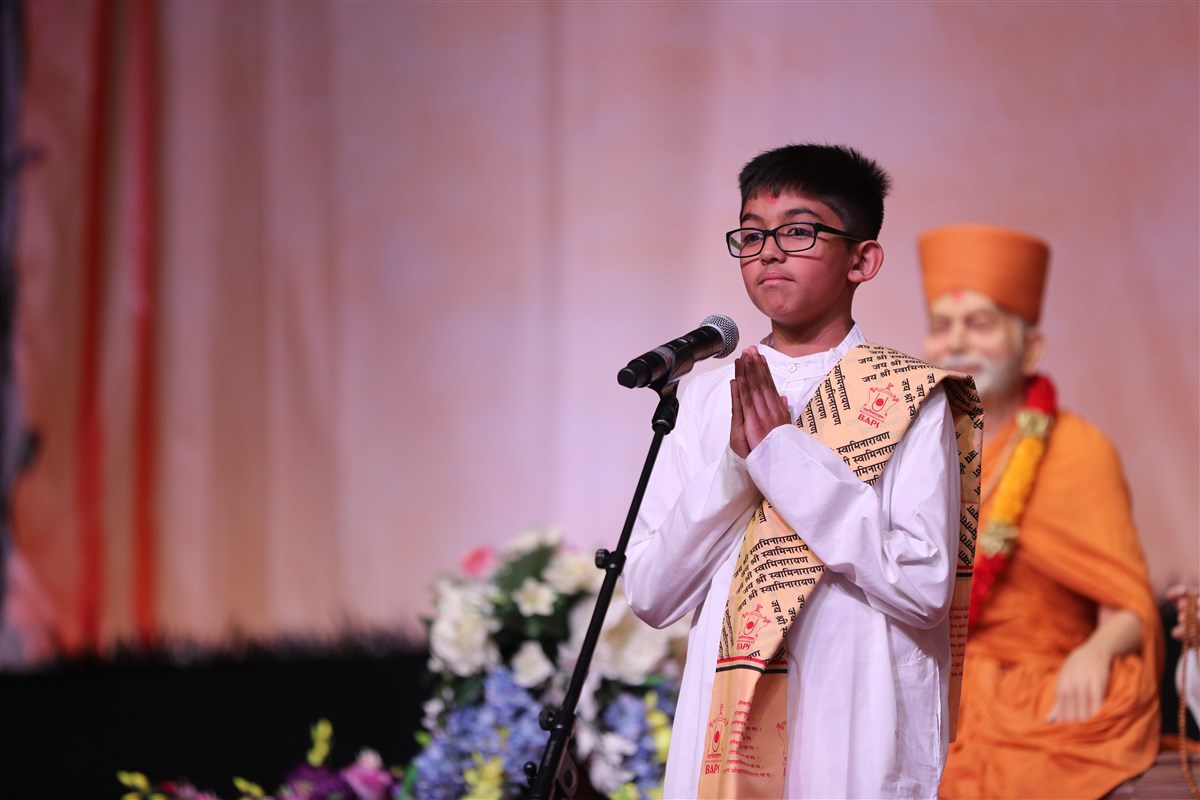 10-year-old Maharshi Shah of Coventry recited <i>Swaminarayan-Siddhanta-Sudha</i> karikas from memory