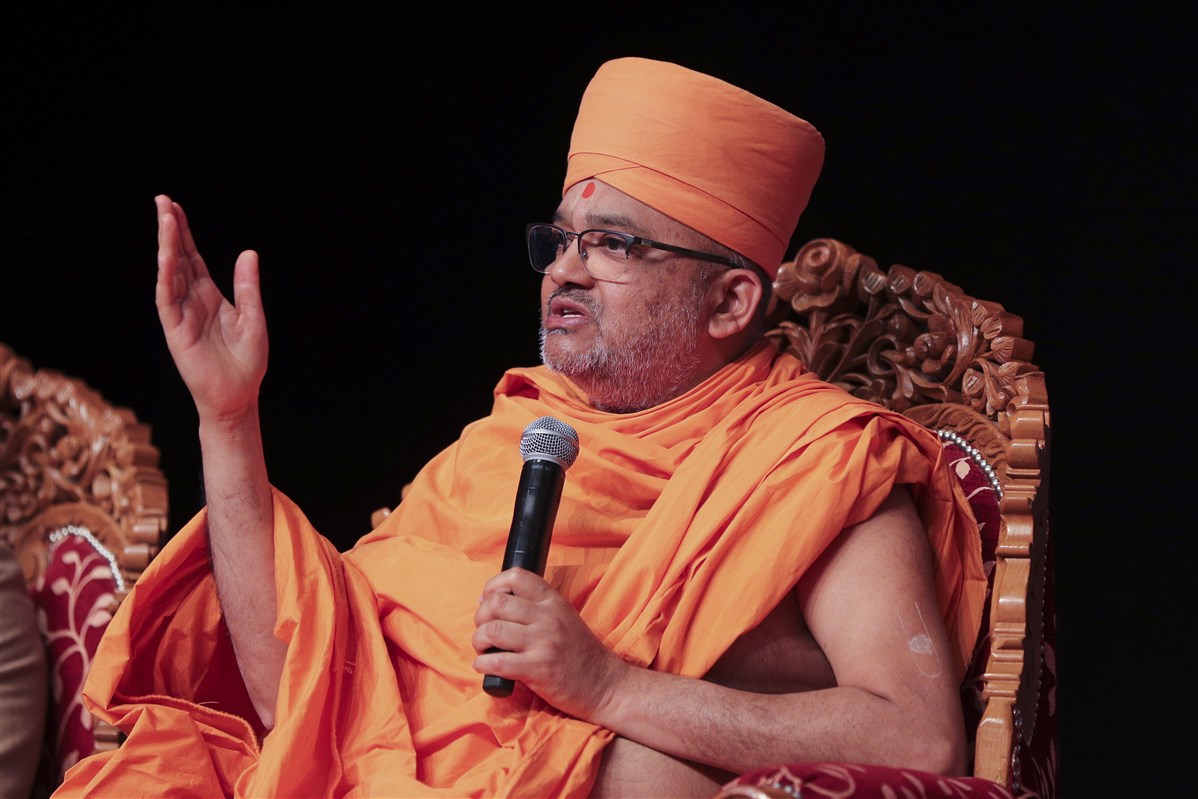 Bhadreshdas Swami thanked Mahant Swami Maharaj for joining live from India to inaugurate the new research institute for UK & Europe