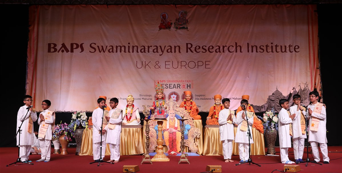 Children also recited several Sanskrit verses of the Satsang Diksha that they had memorised
