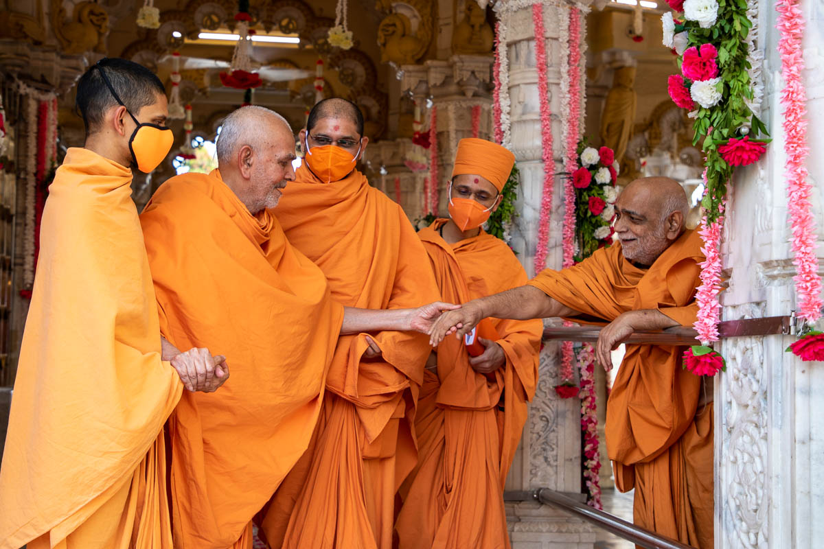 Swamishri blesses Brahmapraksh Swami