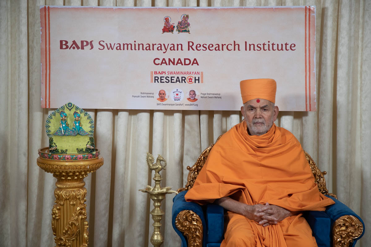 Param Pujya Mahant Swami Maharaj during the inaugural assembly of the BAPS Swaminarayan Research Institute, Canada, via video conference