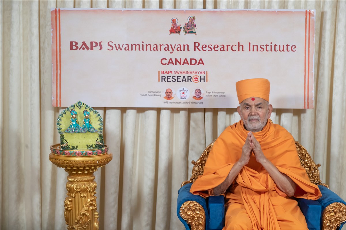 His Holiness Mahant Swami Maharaj joins the assembly via live webcast from Ahmedabad, India