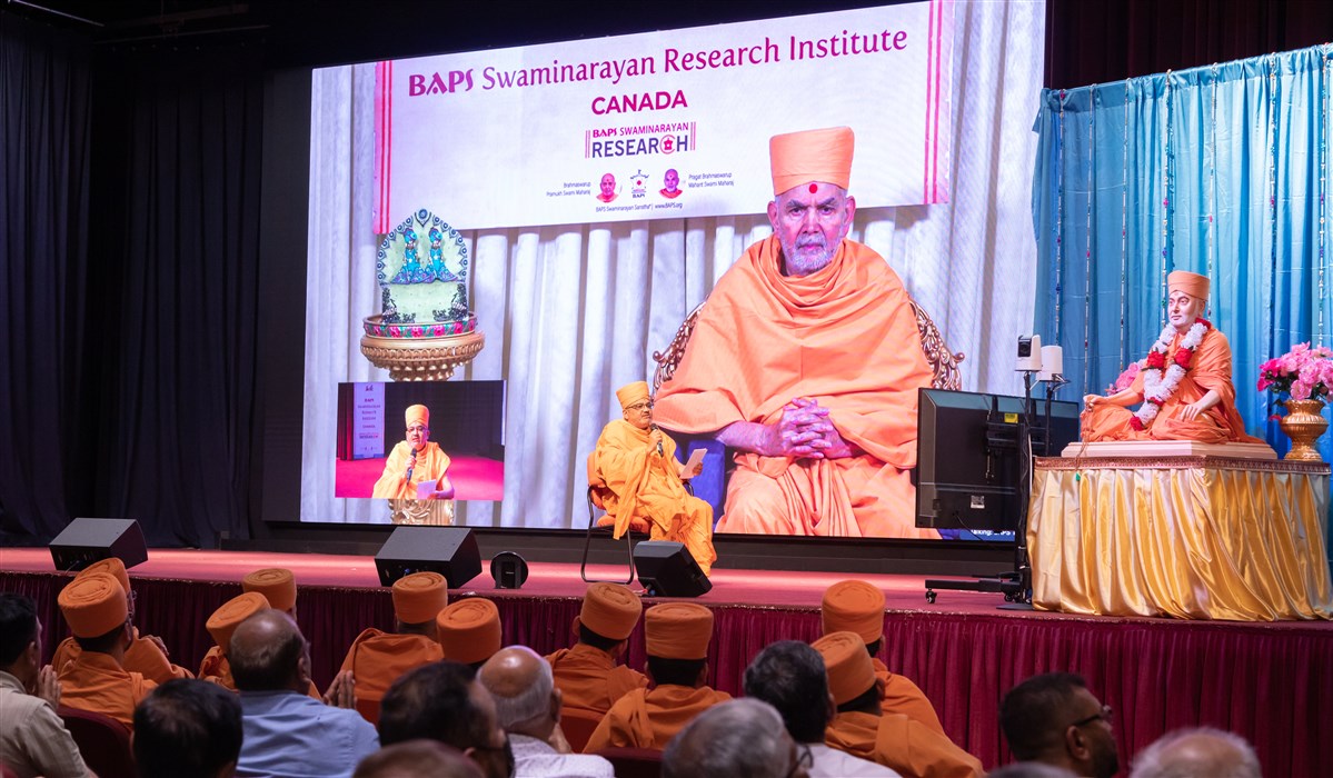 His Holiness Mahant Swami Maharaj joins the assembly via live webcast from Ahmedabad, India