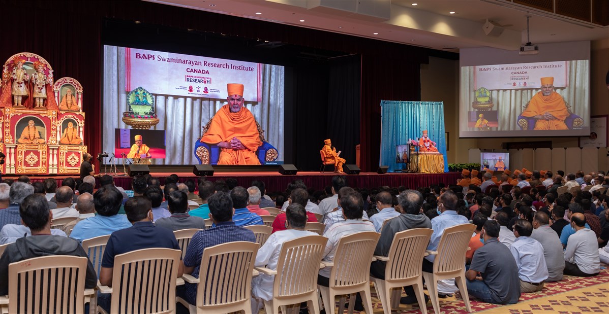 His Holiness Mahant Swami Maharaj joins the assembly via live webcast from Ahmedabad, India