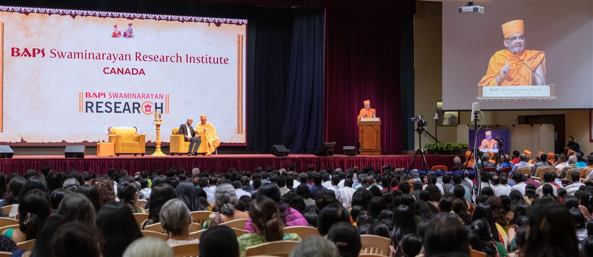 Pujya Bhadreshdas Swami gives the keynote speech