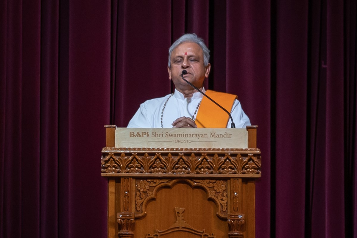 Pandit Roopnauth Sharma, President of the Hindu Federation addresses the assembly