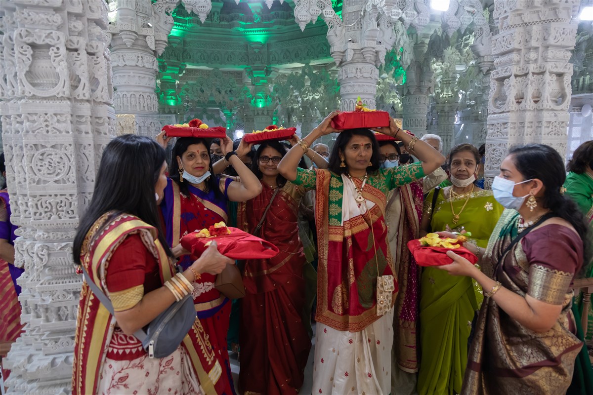BAPS women's wing begin the 'Pothi Yatra' from the mandir