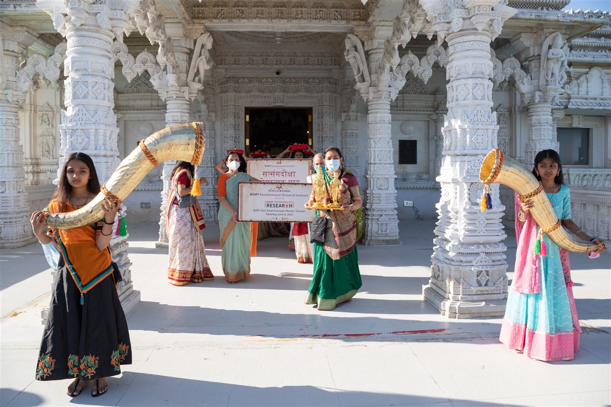 Children participate in the 'Pothi Yatra'
