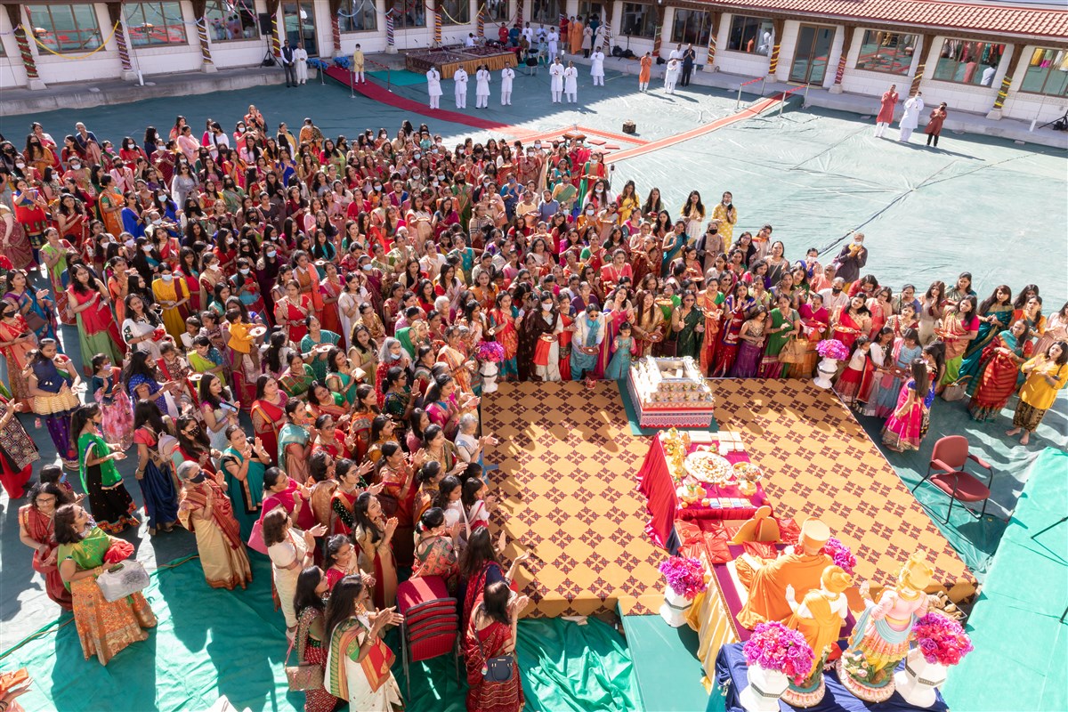 The women's wing participates in arti during the Satsang Diksha Homatmak Path
