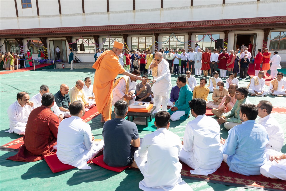 Devotees participate in the yagna