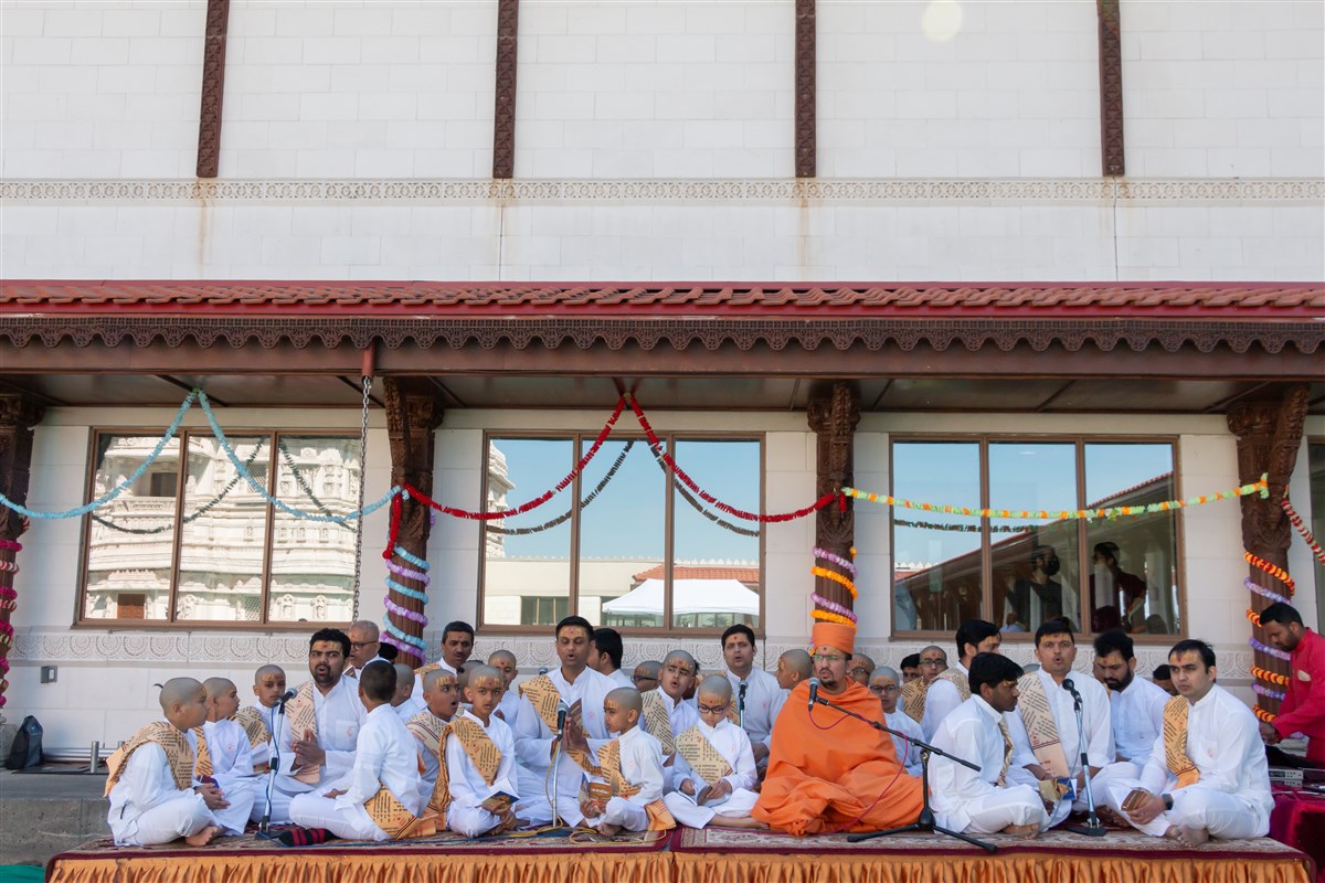 Children and youth participate in the recital of 315 Sanskrit verses from the Satsang Diksha scripture