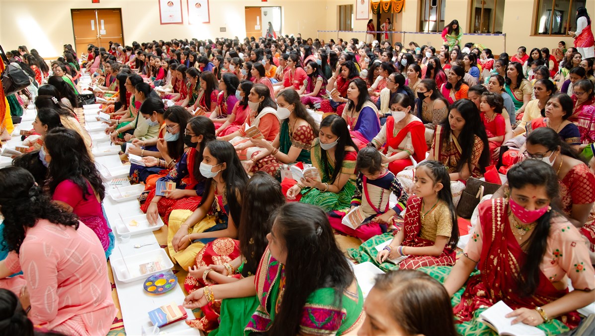 Devotees participate in the recital of 315 Sanskrit verses from the Satsang Diksha scripture