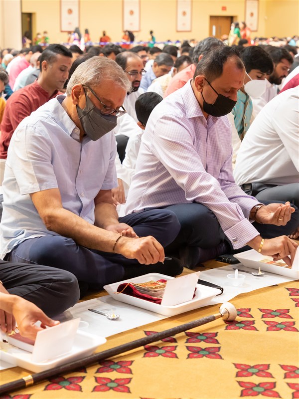 Devotees participate in the recital of 315 Sanskrit verses from the Satsang Diksha scripture