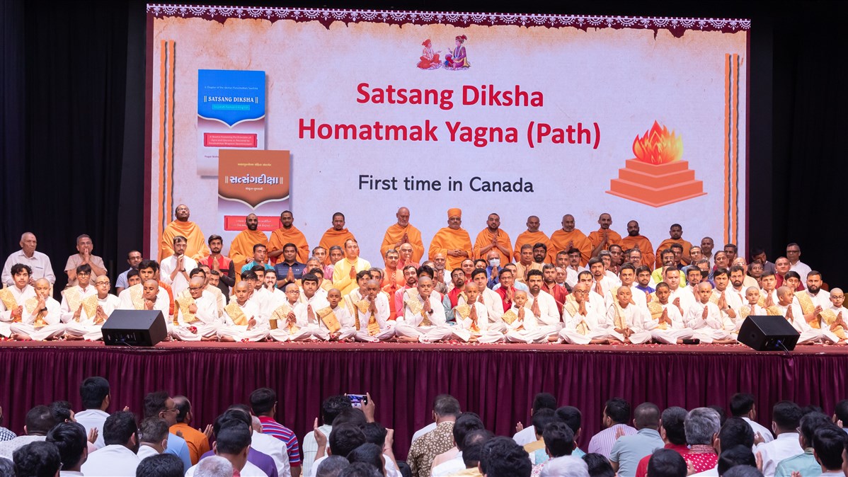 Devotees who had memorized the verses of the Satsang Diksha scripture