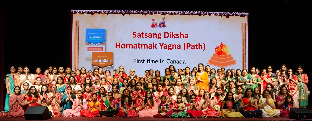 Devotees who had memorized the verses of the Satsang Diksha scripture