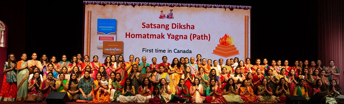 Devotees who had memorized the verses of the Satsang Diksha scripture