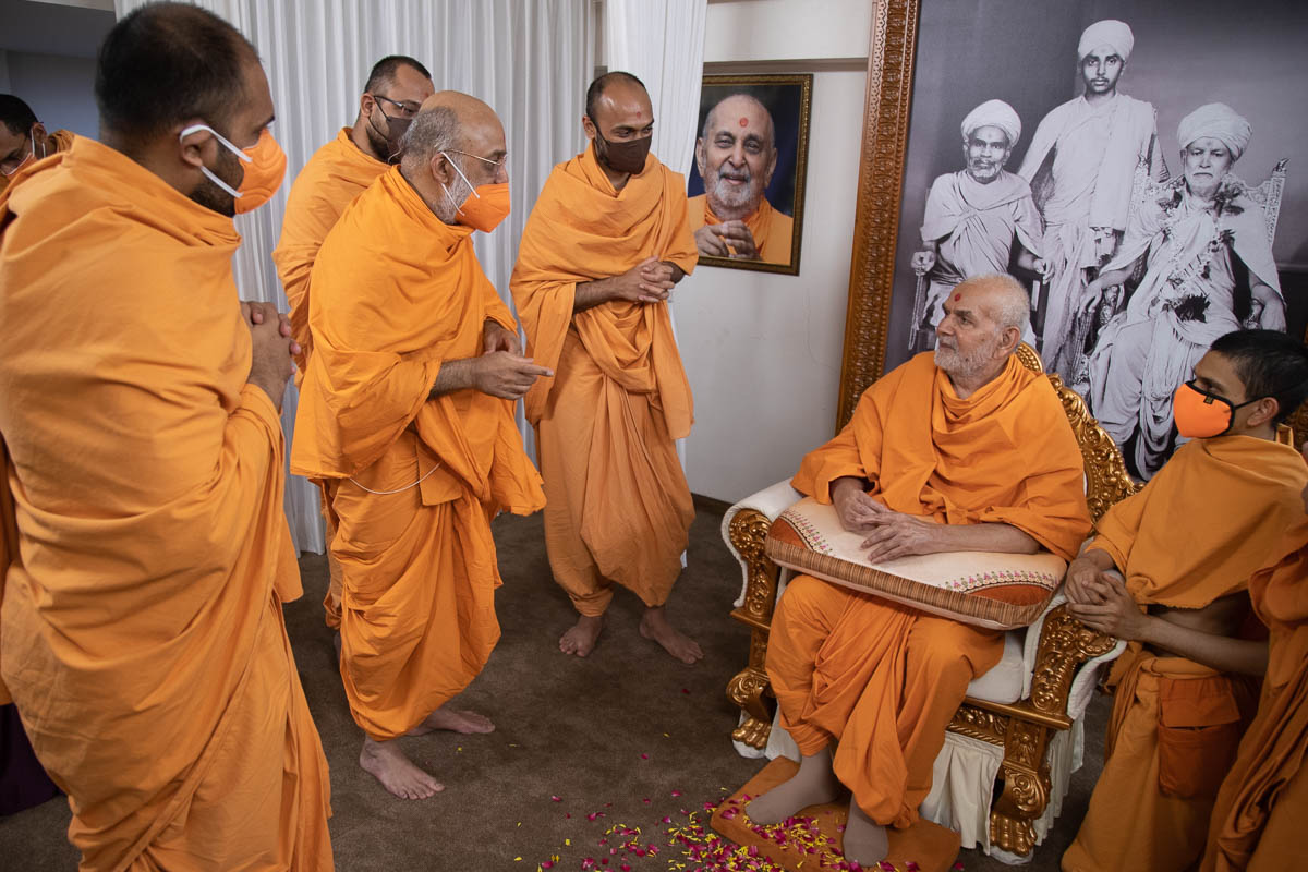 Swamishri in conversation with sadhus of the Bal Pravrutti Central Office