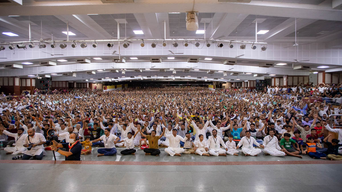 Devotees join hands with each other in a gesture of unity