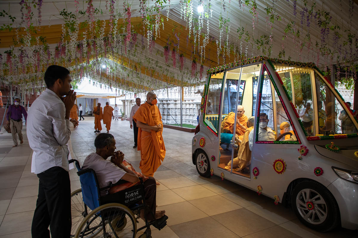 Swamishri blesses an ailing devotee