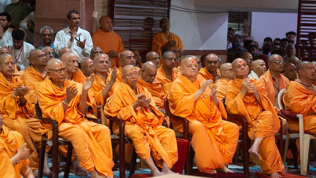 Senior sadhus and sadhus chant the Swaminarayan dhun