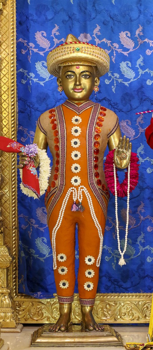 Chandan Adornments of Murtis 2022, Junagadh