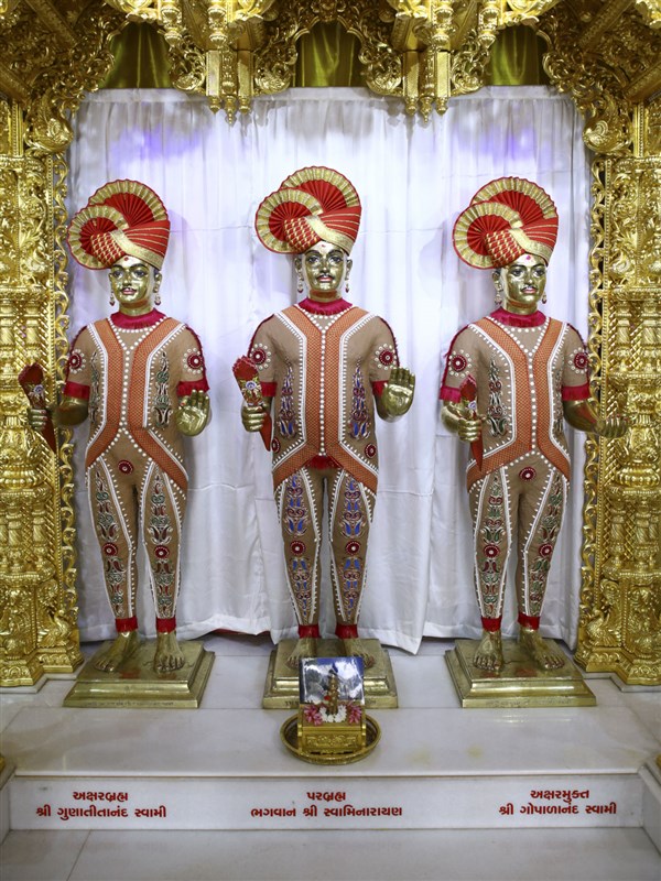 Chandan Adornments of Murtis 2022, Gadhada