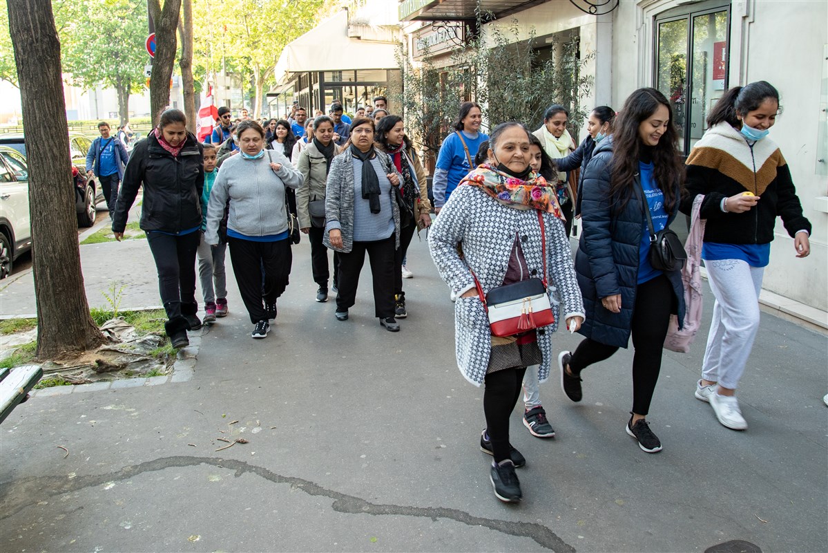 Many of these devotees from Paris walked the first 10 kilometres with Jayeshbhai