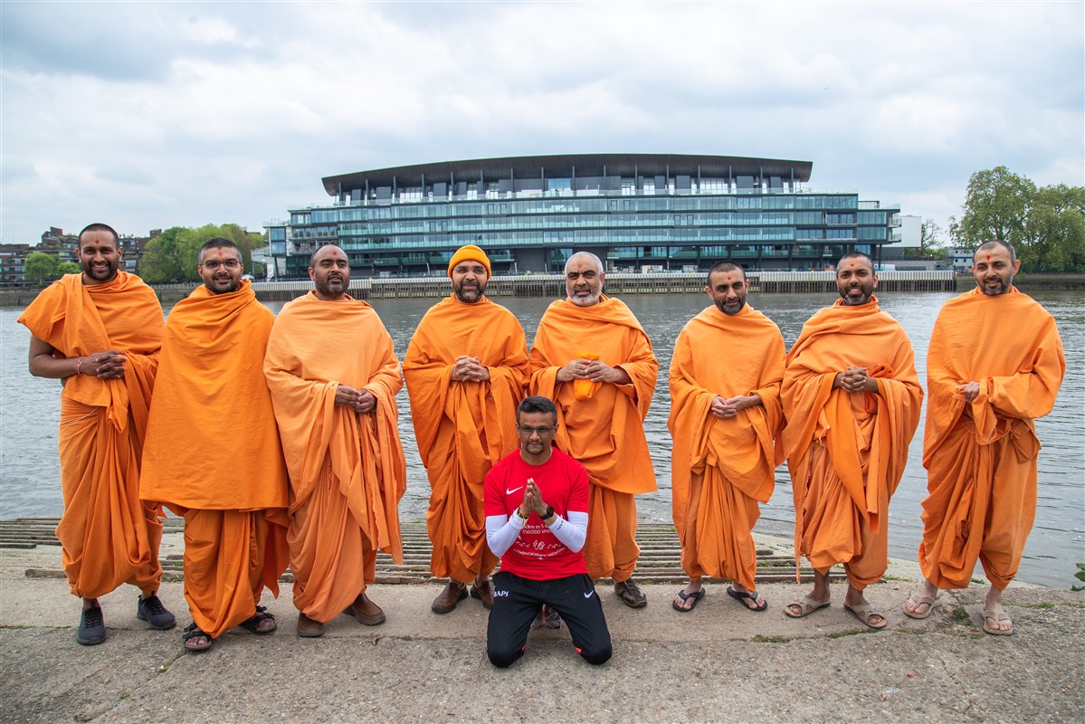 Jayeshbhai with swamis at Putney Bridge, where Yogiji Maharaj blessed the River Thames in 1970