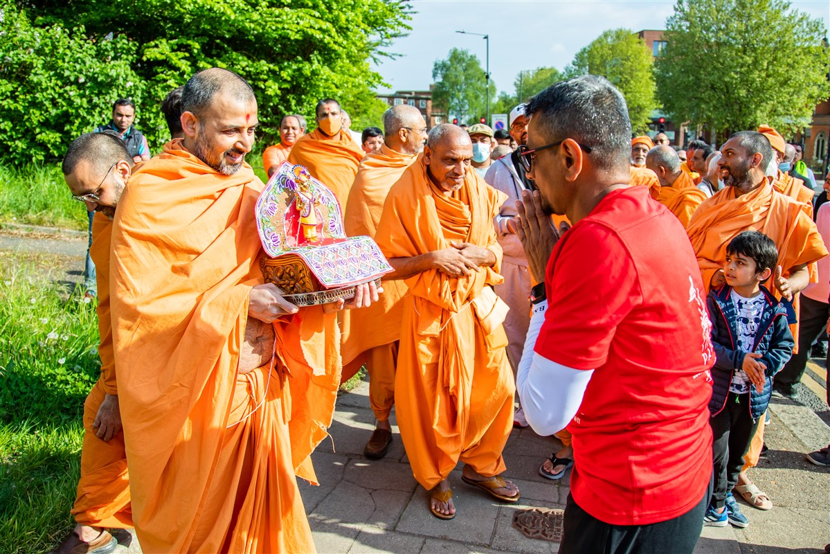 As London Mandir approached, Jayeshbhai was blessed to have Thakorji join him as well