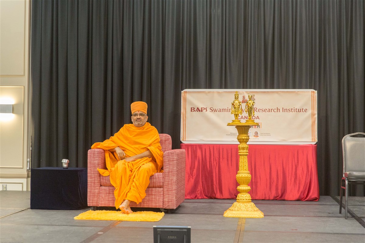 Mahamahopadhyaya Pujya Bhadreshdas Swami in launch assembly