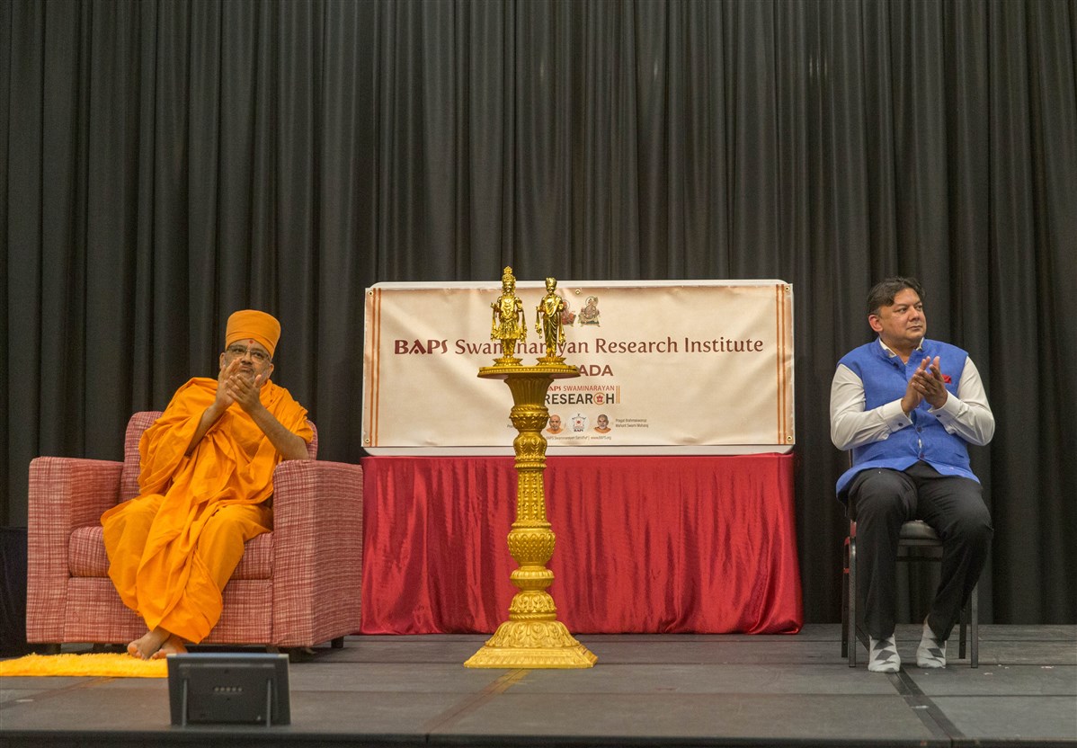 Mahamahopadhyaya Pujya Bhadreshdas Swami and His Excellency Anshuman Gaur in the launch assembly