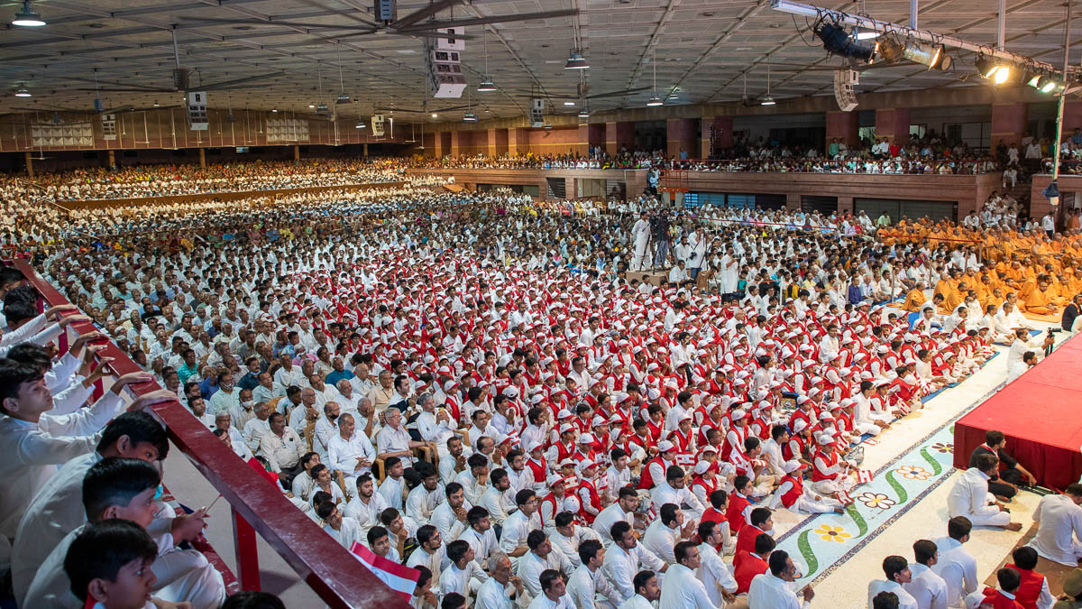 Balaks and devotees during the assembly
