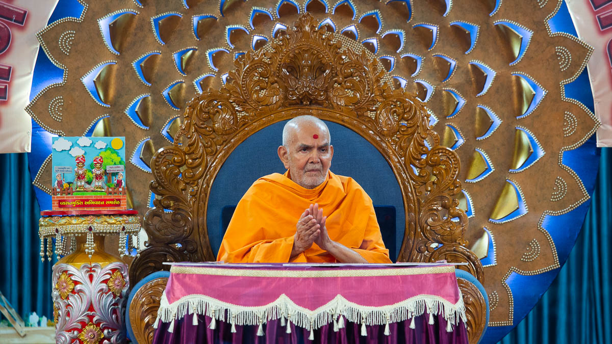 Swamishri appreciates balaks 