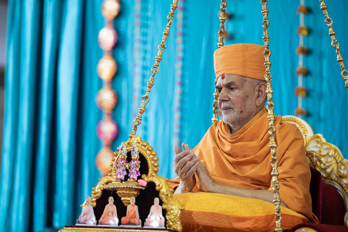 Swamishri during the arti