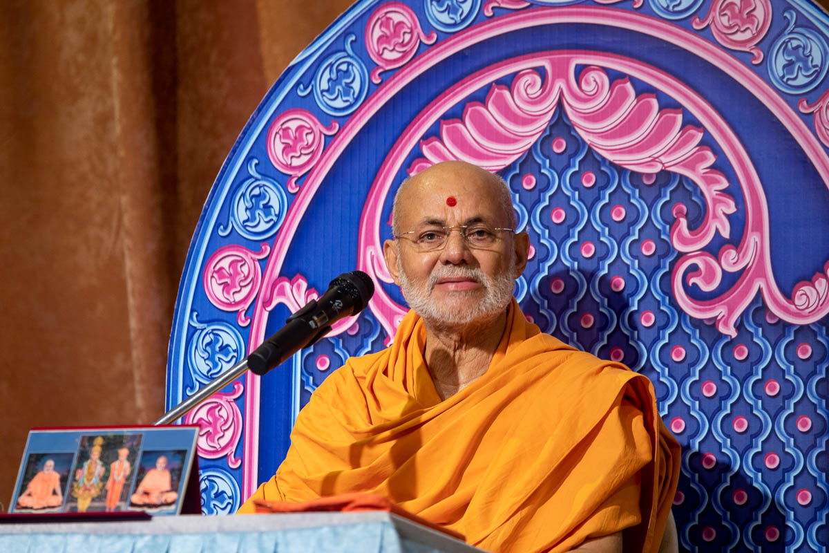 Pujya Viveksagar Swami addresses the Rathyatra assembly
