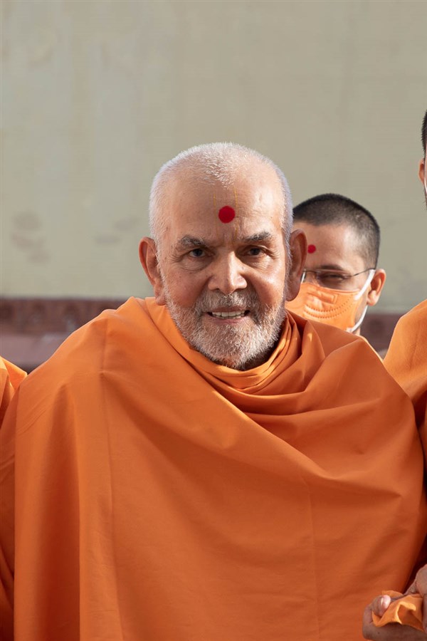 Swamishri in the mandir pradakshina