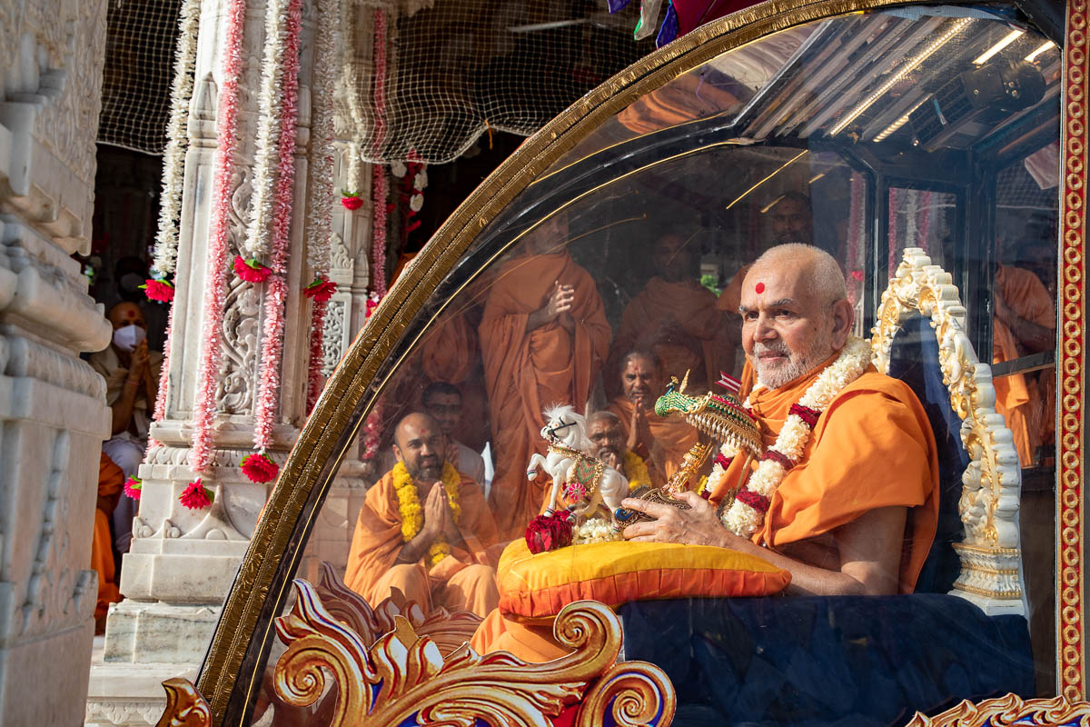 Swamishri during the Rathyatra procession