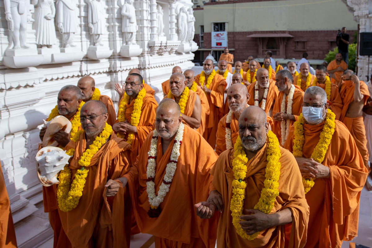 Senior sadhus and sadhus during the Rathyatra procession