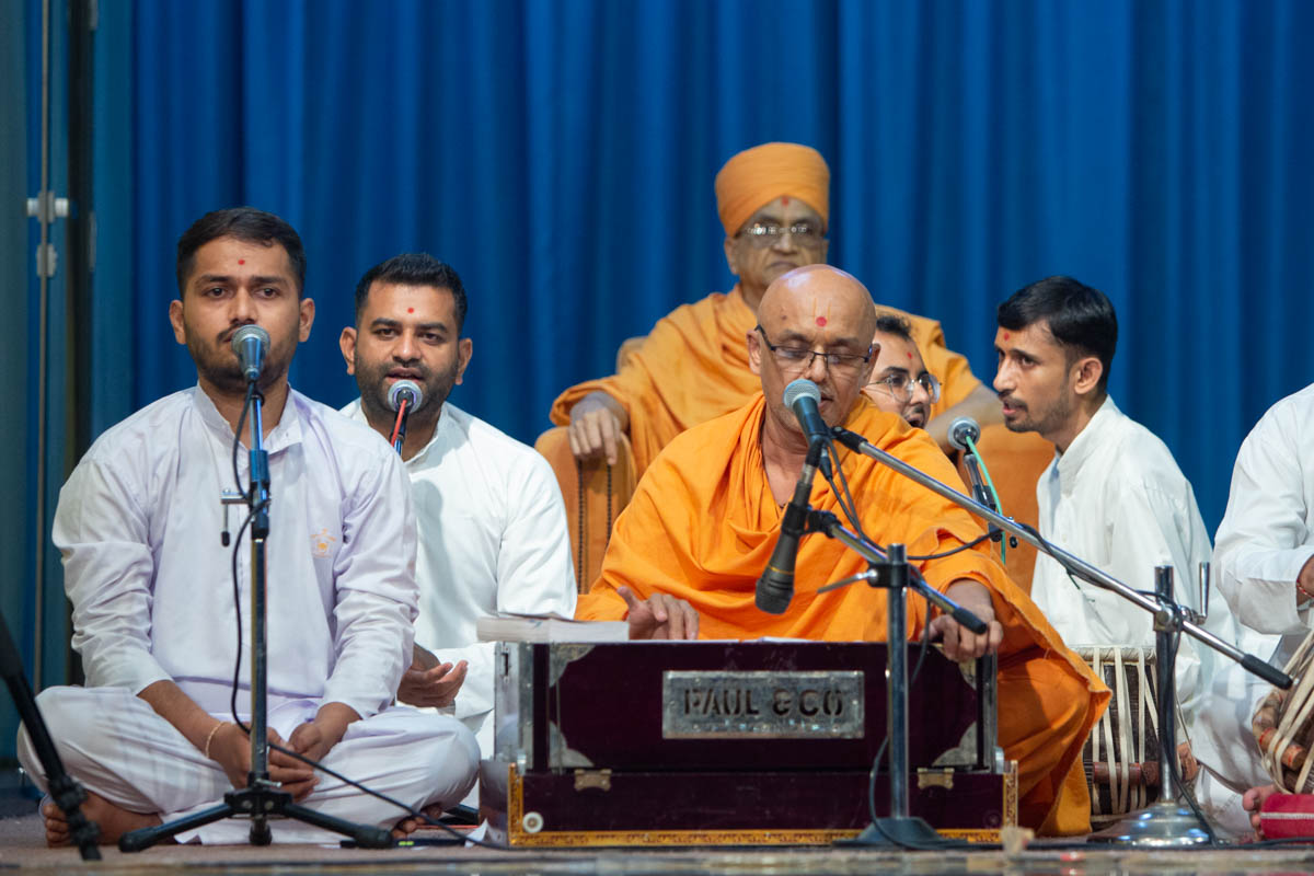 Atmavijay Swami and youths sing kirtans in the Guru Purnima celebration assembly in the evening