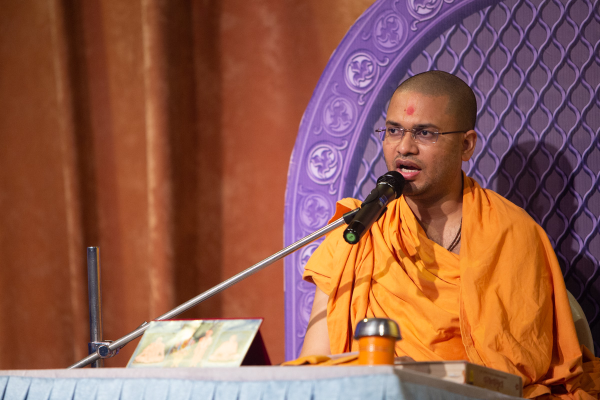 Arshyogi Swami addresses the assembly