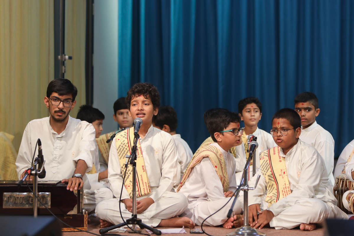 Children sings kirtans in the Bal Din assembly in the evening
