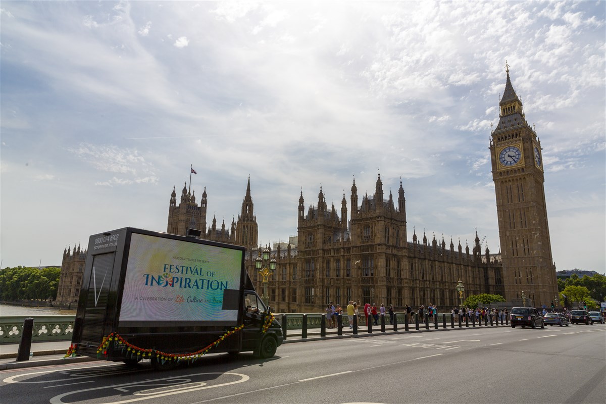 Even after the nagar yatra concluded, one of the floats with a digital screen continued raising awareness about the <a href="https://www.neasdentemple.org/" target="blank" style="text-decoration:underline; color:blue;">‘Festival of Inspiration’</a> throughout the city of London
