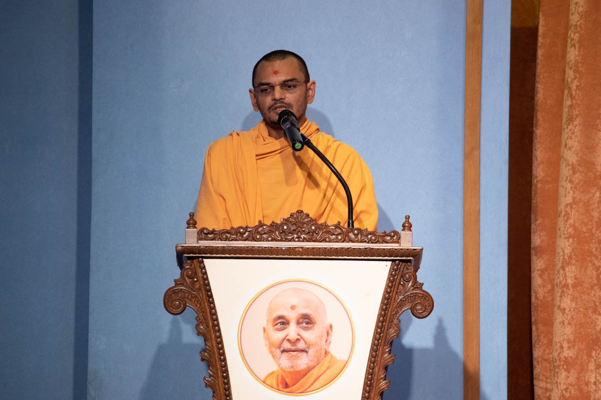 Brahmanayan Swami addresses the assembly