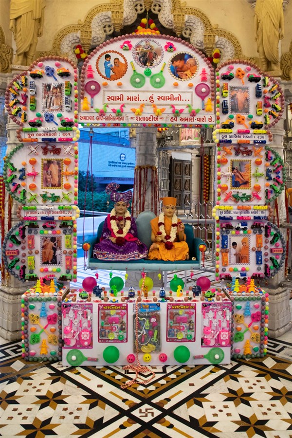 Bhagwan Swaminarayan and Aksharbrahma Gunatitanand Swami in a decorative hindolo