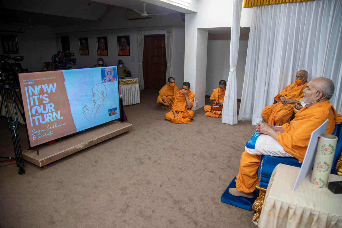 Swamishri blesses the assembly 'Now It's Our Turn', London, via video conference
