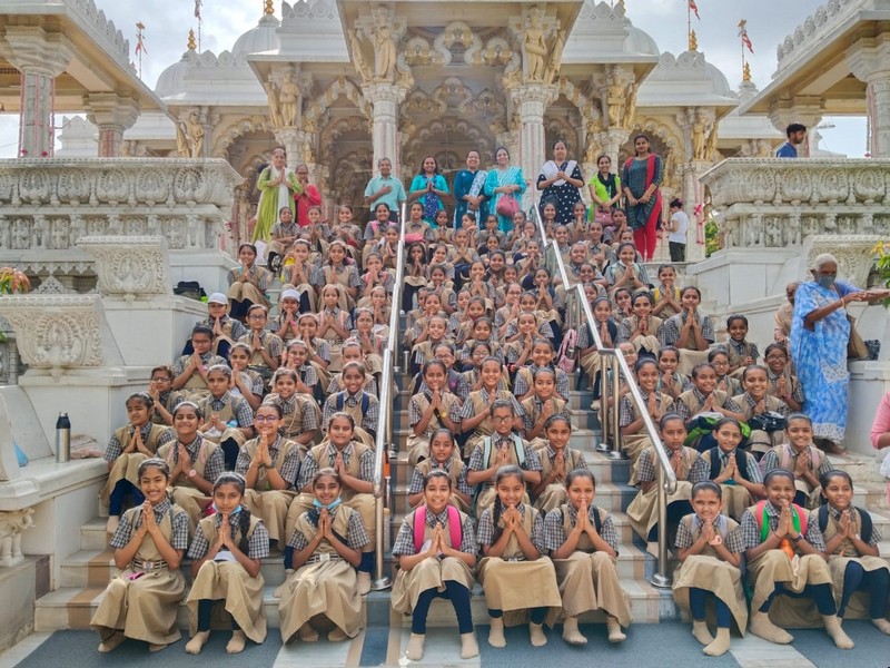 Puja Darshan of Mahant Swami Maharaj at Shahibaug Mandir