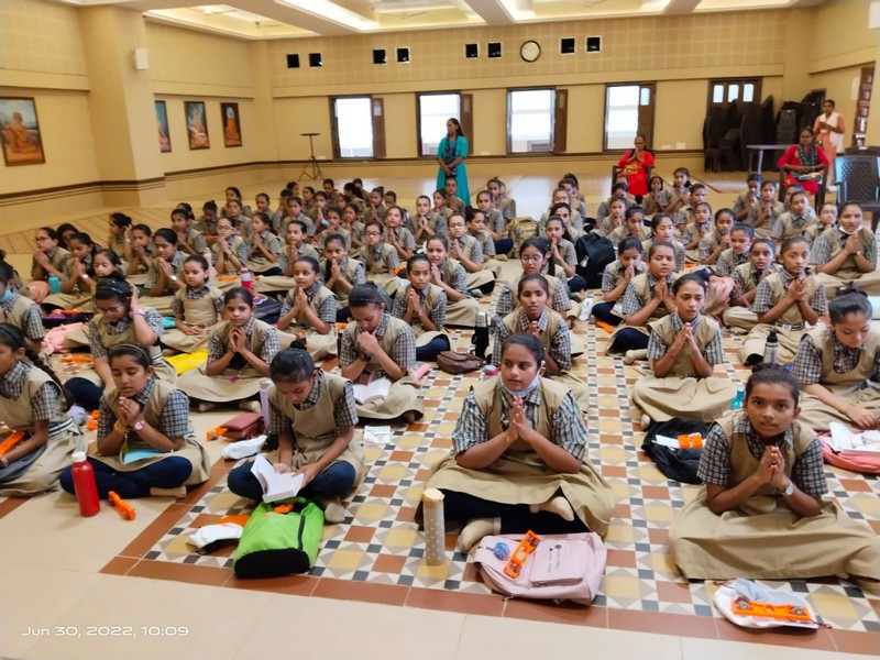 Students engaged in kirtan bhakti at Amli Vali Pol