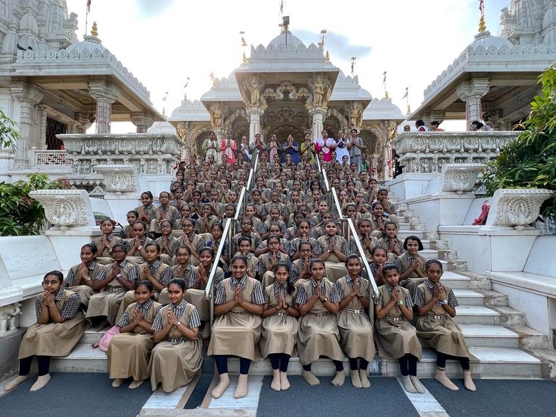 Puja Darshan of Mahant Swami Maharaj at Shahibaug Mandir