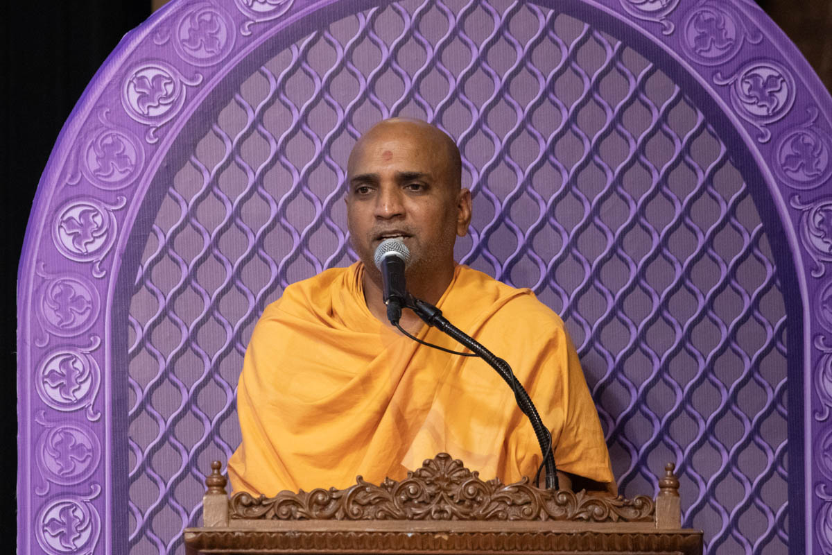 Dharmatilak Swami addresses the assembly