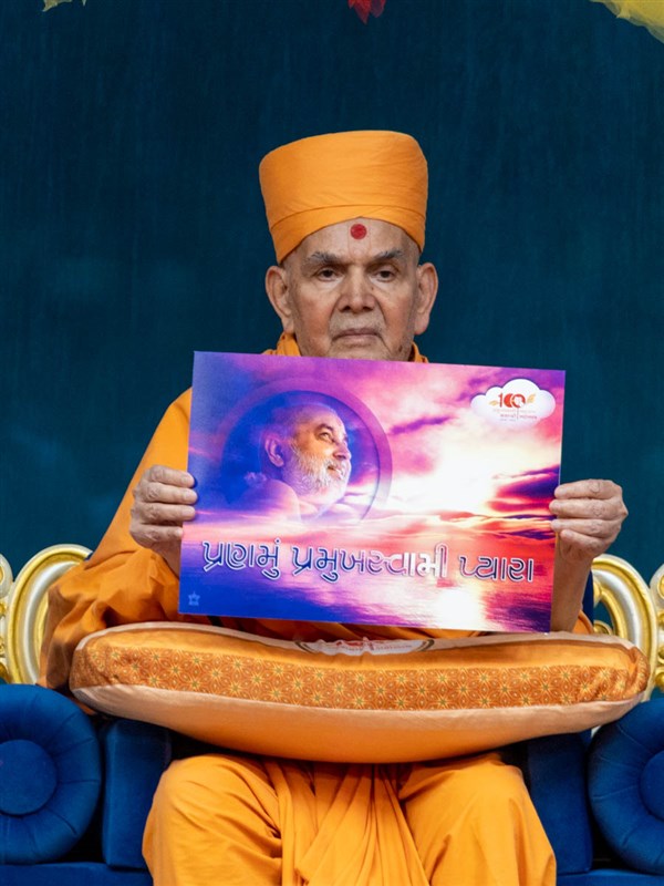 Swamishri inaugurates an audio publication, 'Pranamu Pramukh Swami Pyara'